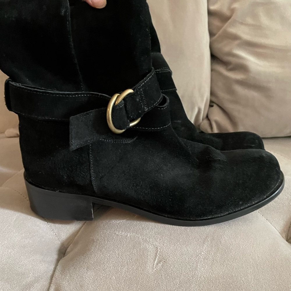 Leather suede ankle length booties.